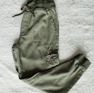 AE cargo jogger pants